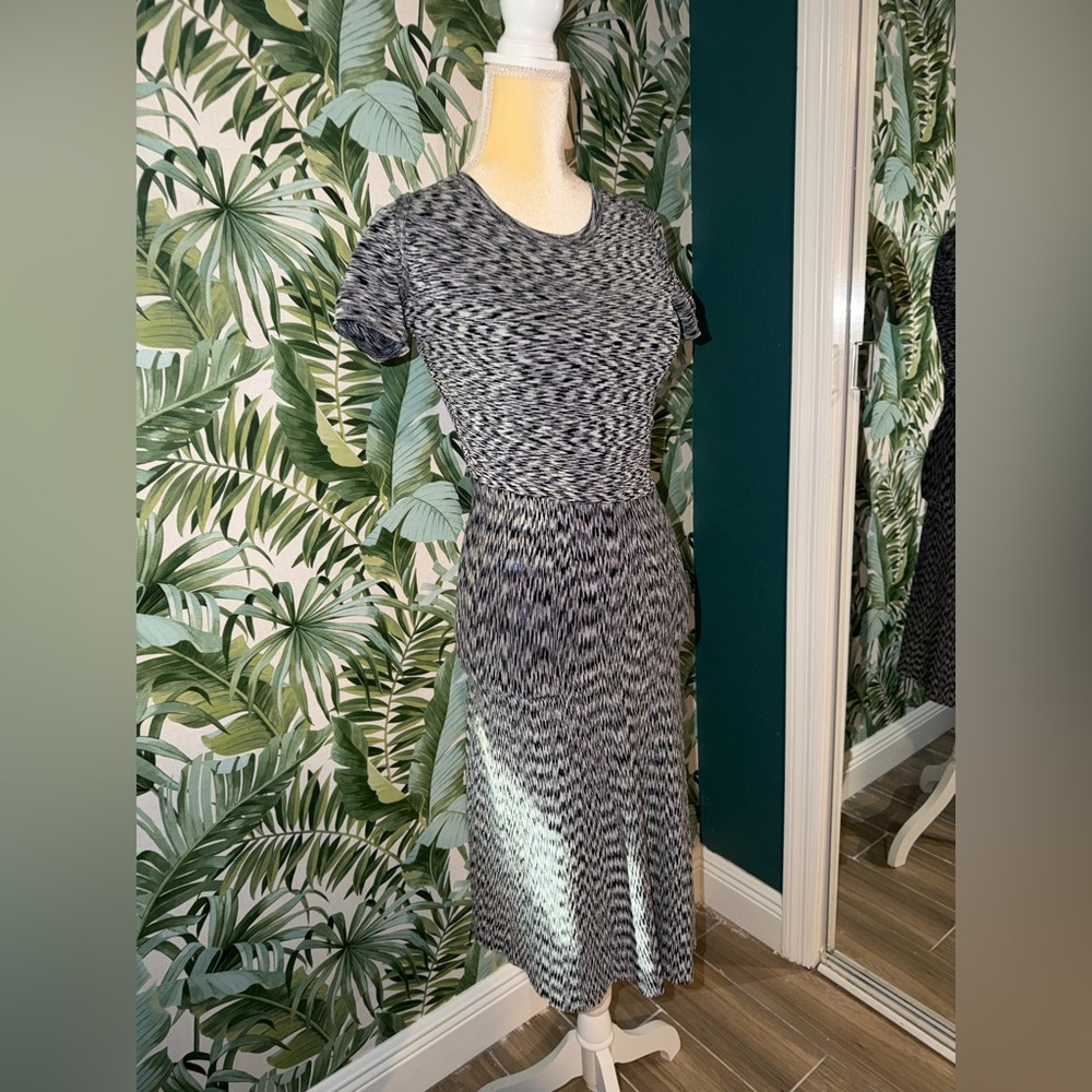 Ann Taylor Spacedye Stretchy Short Sleeve Midi Dress - Picture 2 of 4